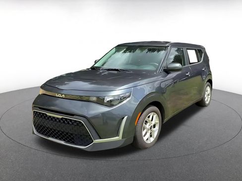Used 2025 Kia Soul LX w/ LX Technology Package FWD image 5