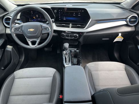 Certified 2024 Chevrolet Trax LT w/ Driver Confidence Package FWD image 13