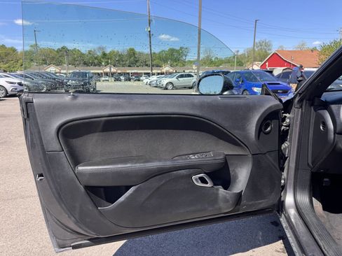 Used 2016 Dodge Challenger SXT image 17