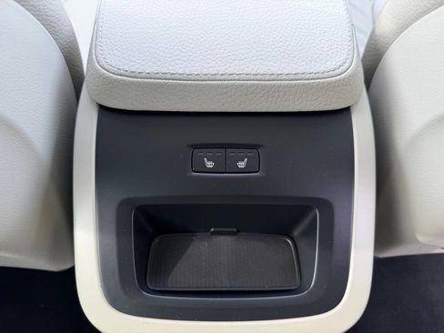 Used 2016 Volvo XC90 T5 Momentum image 29