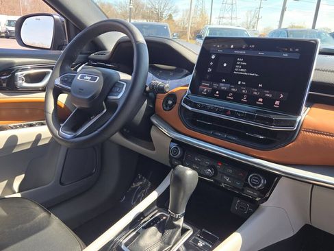 Certified 2023 Jeep Compass Limited AWD/4WD image 9