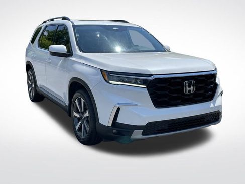 Certified 2025 Honda Pilot Touring image 8