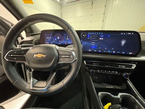 Used 2025 Chevrolet Traverse LT AWD/4WD image 40