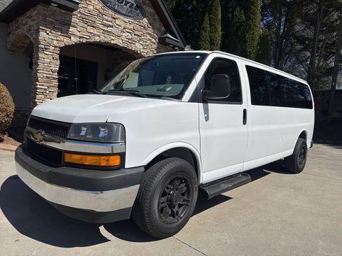 Used 2020 Chevrolet Express 3500 LT w/ LT Preferred Equipment Group RWD image 2