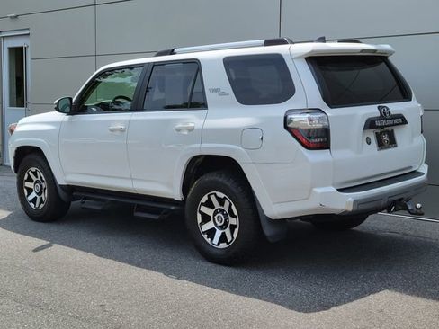 Used 2018 Toyota 4Runner TRD Off-Road Premium AWD/4WD image 3