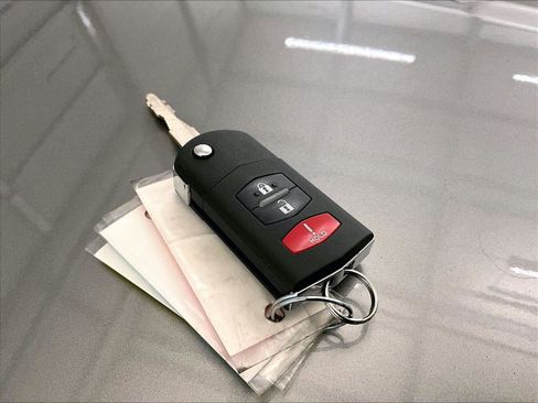 Used 2010 MAZDA MX-5 Miata Touring RWD image 10