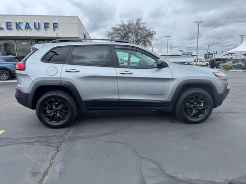 Used 2017 Jeep Cherokee Trailhawk w/ Trailer Tow Group image 2