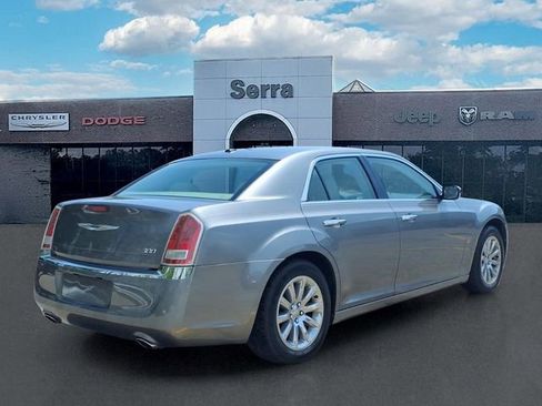Used 2011 Chrysler 300 Limited w/ Luxury Group RWD image 6