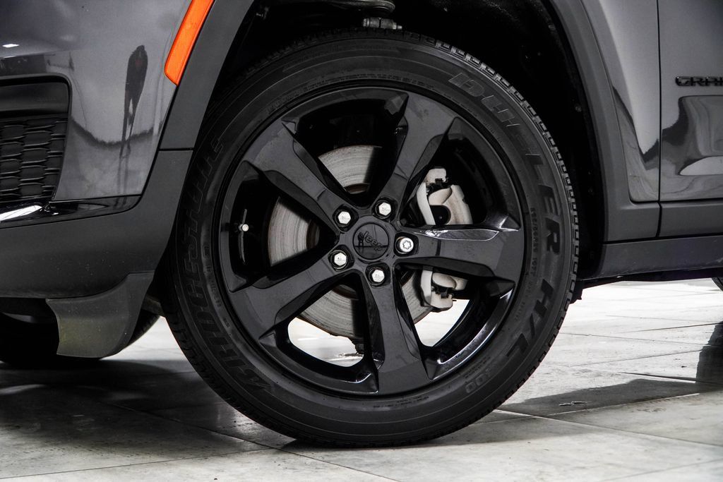 Used 2023 Jeep Grand Cherokee L Laredo AWD/4WD image 7
