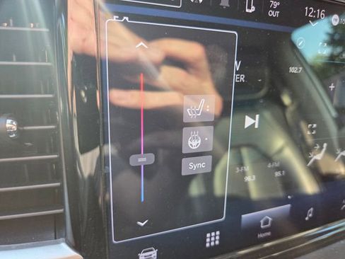 Used 2023 Chrysler Pacifica Touring-L FWD image 17