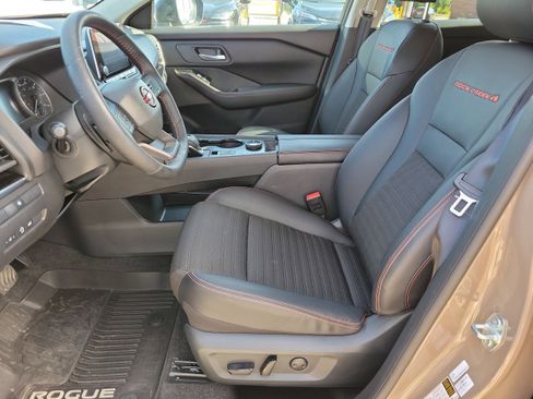 Certified 2025 Nissan Rogue SV image 14