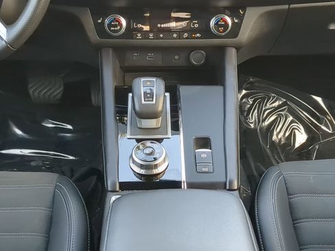 Used 2024 Mitsubishi Outlander SE Black Edition image 19