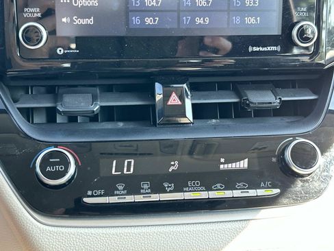Used 2022 Toyota Corolla LE FWD image 27