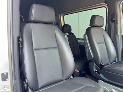Used 2024 Mercedes-Benz Sprinter 2500 image 36