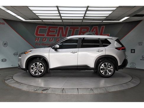Used 2023 Nissan Rogue SV w/ SV Premium B Package image 3