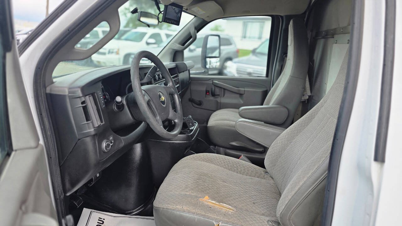 Used 2017 Chevrolet Express 3500 w/ Chrome Appearance Package RWD image 13