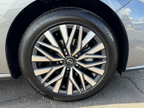 Used 2024 Nissan Altima 2.5 SV image 11