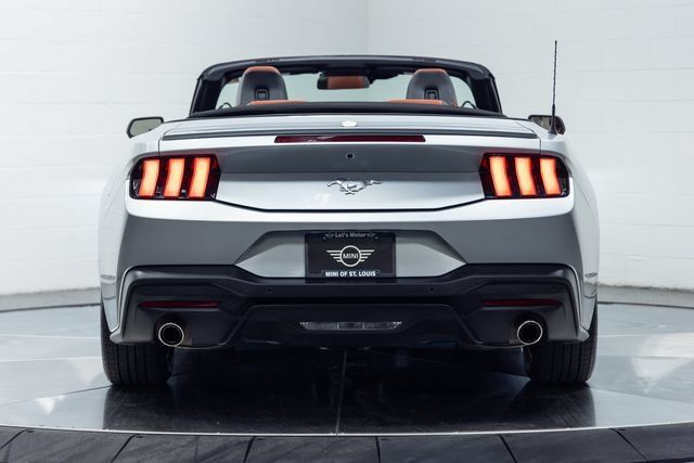 Used 2025 Ford Mustang Premium RWD image 7