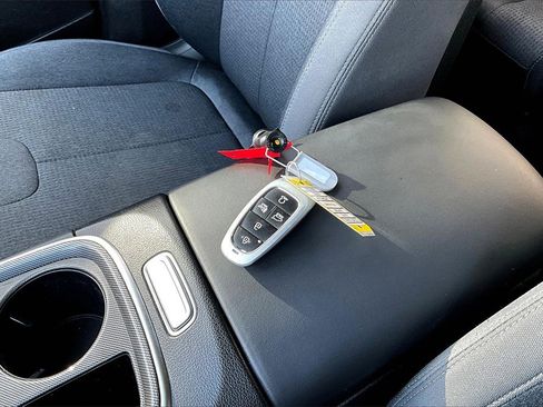 Used 2023 Hyundai Santa Fe SEL image 11