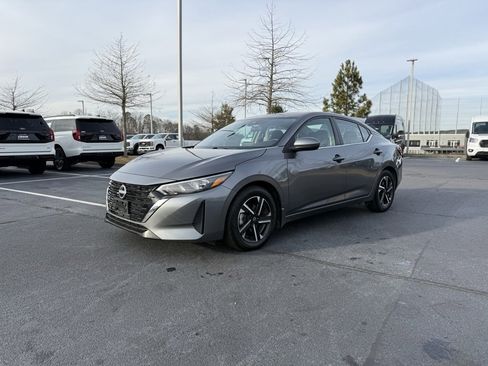 Used 2024 Nissan Sentra SV image 3