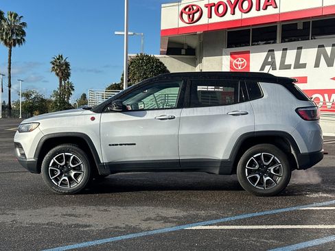Used 2024 Jeep Compass Trailhawk image 2