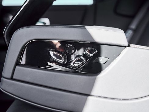 Used 2024 Rolls-Royce Phantom Sedan image 62