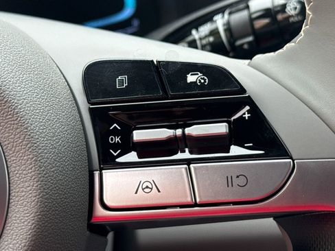 Certified 2025 Hyundai Elantra Sport FWD image 25