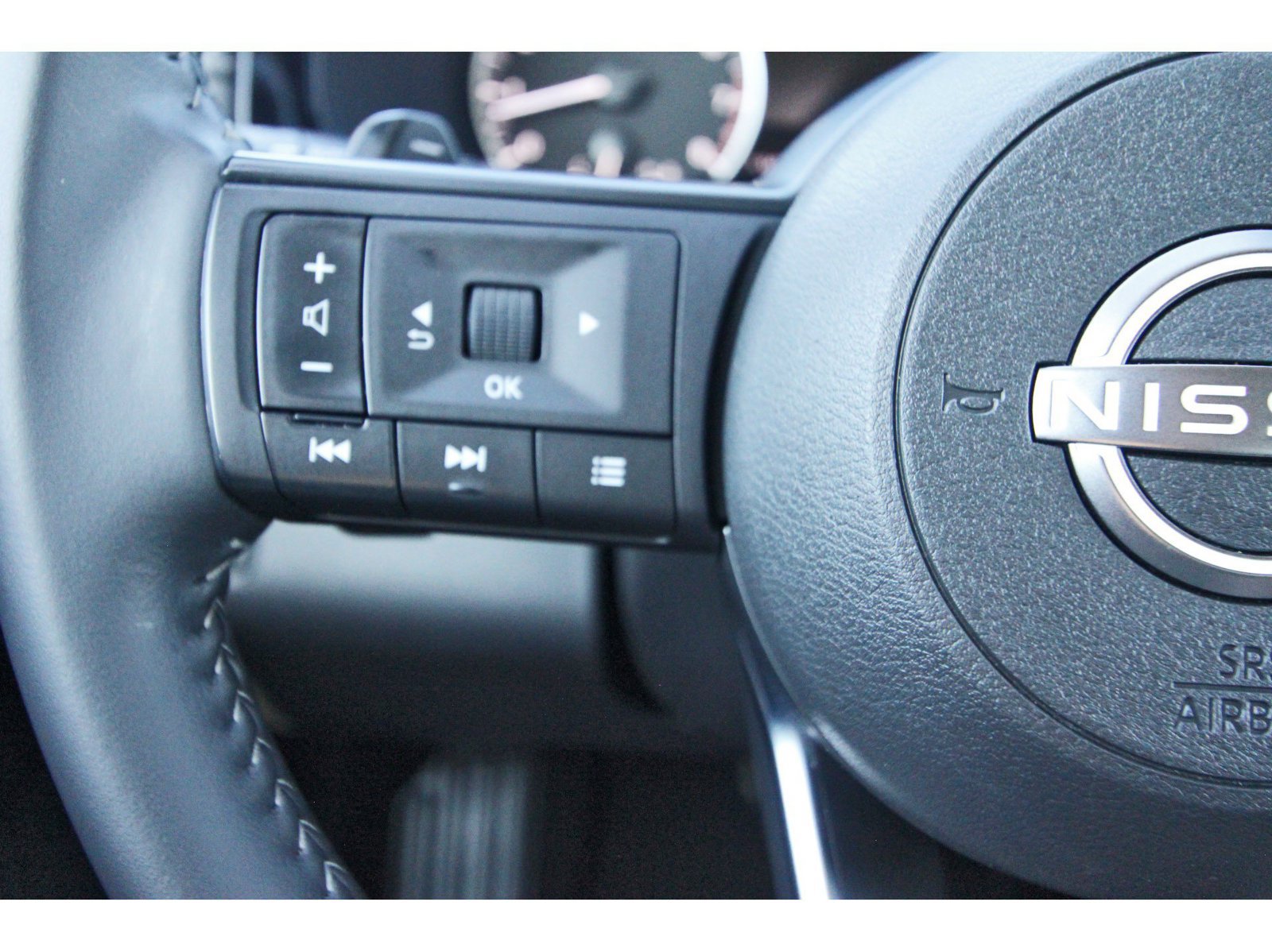 Certified 2025 Nissan Pathfinder SV FWD image 20