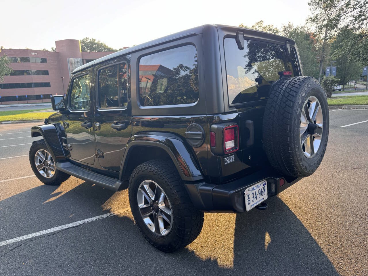 Used 2018 Jeep Wrangler Unlimited Sahara w/ Cold Weather Group AWD/4WD image 5