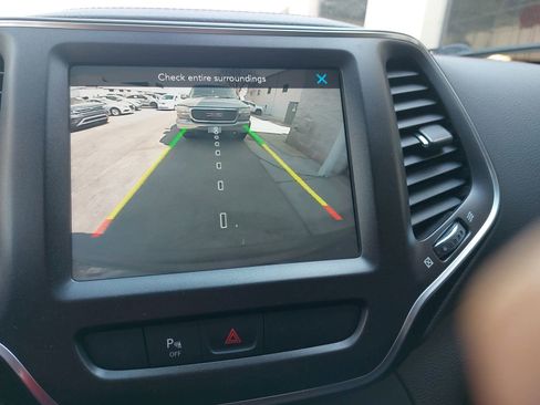 Used 2020 Jeep Cherokee Trailhawk w/ Cold Weather Group image 19