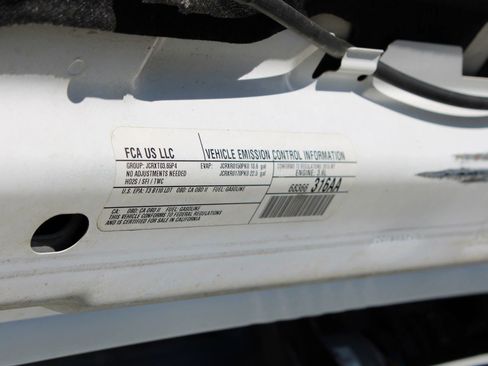 Used 2018 Jeep Wrangler Unlimited Sahara w/ Connectivity Group image 39