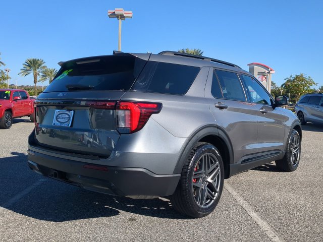 Used 2025 Ford Explorer ST-Line w/ Premium Package RWD image 4