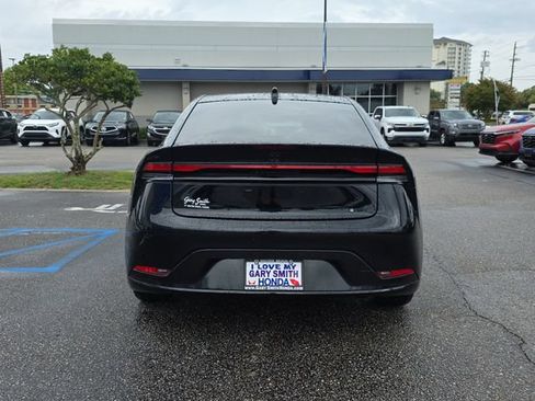 Used 2025 Toyota Prius FWD image 5