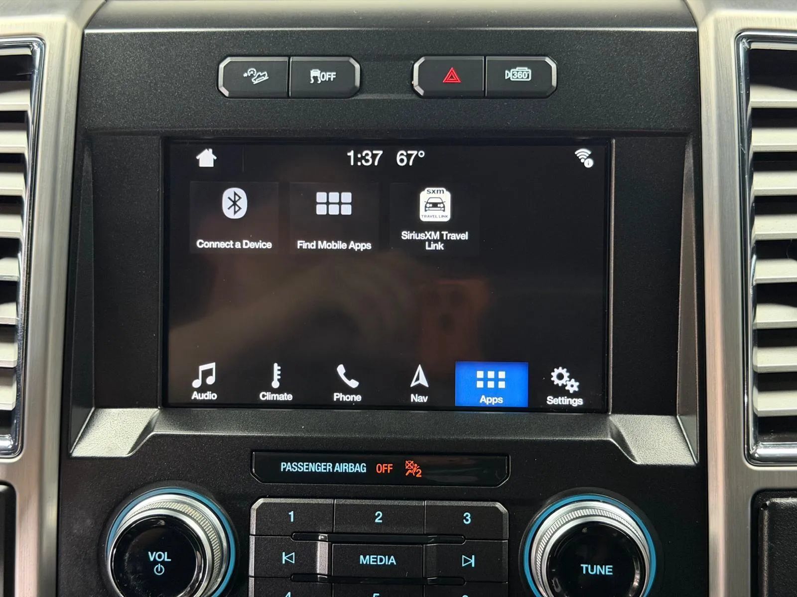 Used 2016 Ford F150 Platinum w/ Equipment Group 701A Luxury AWD/4WD image 42