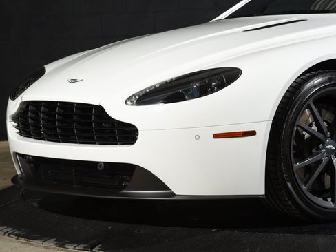 Used 2015 Aston Martin V8 Vantage GT RWD image 27