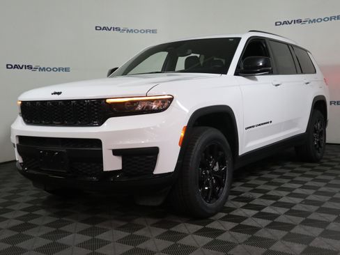 Used 2024 Jeep Grand Cherokee L Laredo AWD/4WD image 13