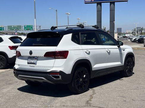 Certified 2023 Volkswagen Taos SE w/ Panoramic Sunroof Package FWD image 26