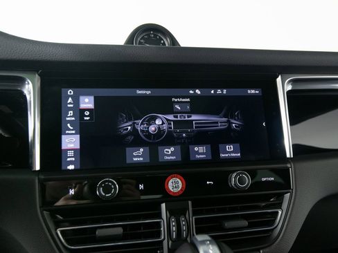 Certified 2025 Porsche Macan image 25