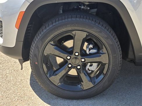 New 2025 Jeep Grand Cherokee Limited w/ Black Appearance Package image 8