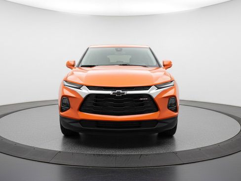 Used 2025 Chevrolet Blazer LT image 2