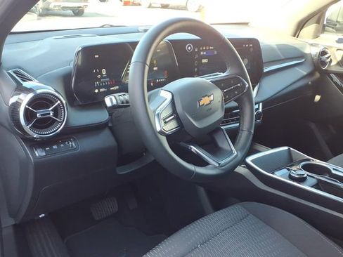 Used 2026 Chevrolet Equinox LT image 9