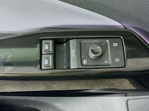 Used 2022 Volkswagen ID.4 Pro image 24