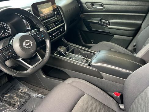 Used 2022 Nissan Pathfinder SV AWD/4WD image 12