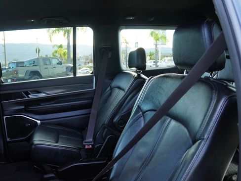 Certified 2024 Jeep Wagoneer Series II image 19