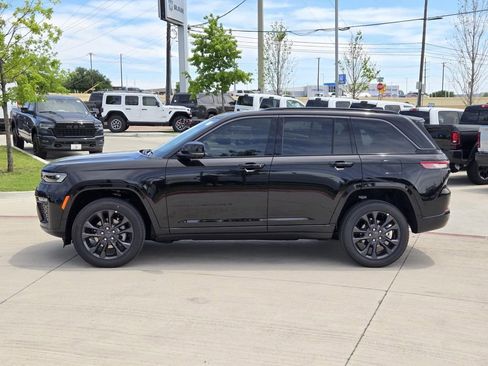 New 2026 Jeep Grand Cherokee Limited AWD/4WD image 2