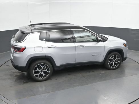 Used 2025 Jeep Compass Limited AWD/4WD image 31