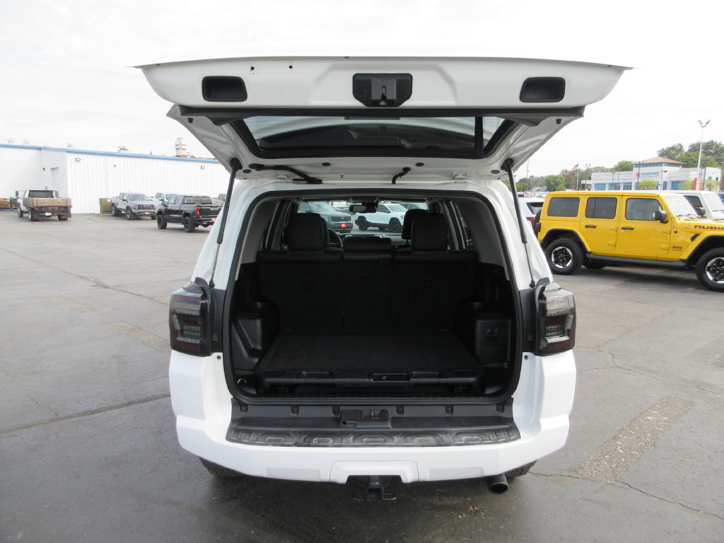 Used 2020 Toyota 4Runner SR5 Premium w/ Moonroof Package AWD/4WD image 8