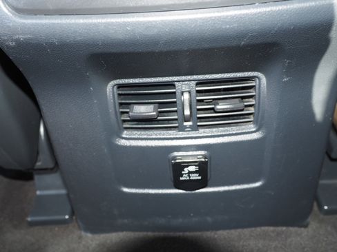 Used 2018 Nissan Titan SV w/ SV Convenience Package image 14