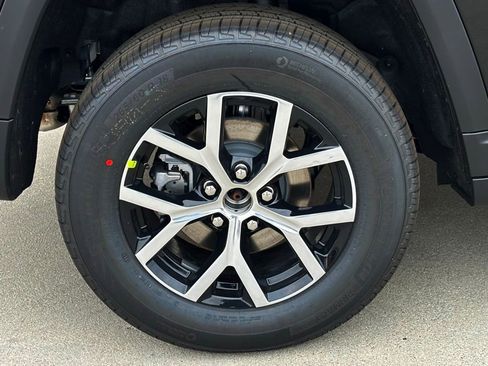 New 2025 Jeep Grand Cherokee Limited image 24