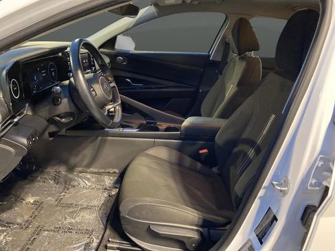 Used 2021 Hyundai Elantra SEL w/ Convenience Package image 4